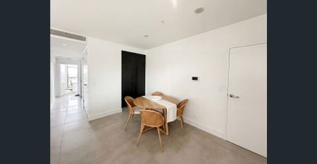 Recently built luxurious apartment within 150m to Mortdale station - Photo 2