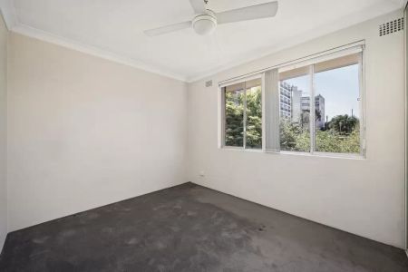 Spacious two-bedroom apartment in prime location - Photo 3