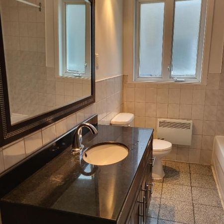 5 et demi très bien situé semi meublé - Photo 3