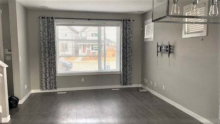 2 Bedroom Home With Dual Master Suites Cavanagh Double Garage - Photo 2