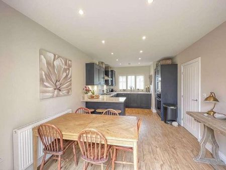 Large, Modern Bed Family Home. Carmel Meadows, Mongewell, Wallingford, OX10 - Photo 4