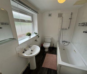 3 bedroom end of terrace house to rent - Photo 4