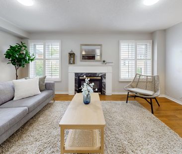 For Lease - 8 Coburg Crescent, Richmond Hill, Ontario - Photo 2