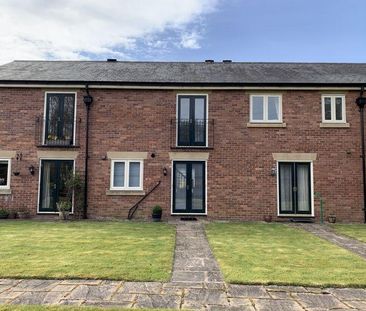 2 bedroom mews to rent - Photo 1