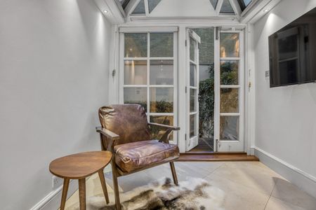 6 Bed Terraced House, Brompton Road, SW1X - Photo 2