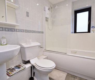 2 bedroom flat to rent - Photo 6