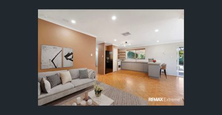 Spacious 4-Bedroom Family Home in Prime Beckenham Location - Photo 4