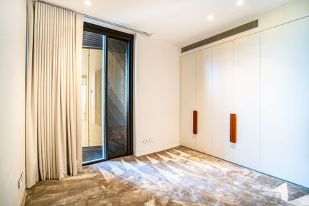 3 Bedroom Apartment with Hyde Park Views - Photo 5