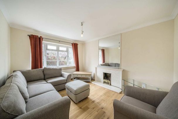 3 bedroom flat to rent - Photo 1