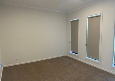 LOVELY 3 BEDROOM HOME - Photo 4