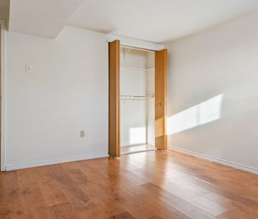 For Lease - 2012 Bonnymede Drive, Mississauga, Ontario - Photo 2