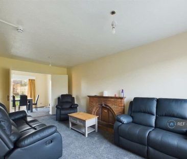 4 bedroom detached house to rent - Photo 2