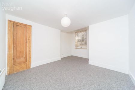 4 bedroom flat to rent - Photo 4