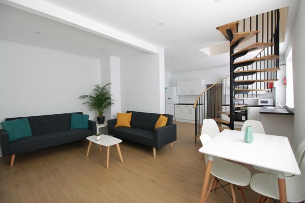 5 Bed Terraced House, Camden Mews, NW1 - Photo 1