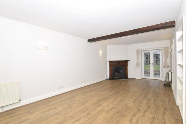 5 bedroom house to rent - Photo 1