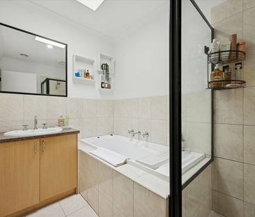 Low-Maintenance Living in a Quiet Keysborough Pocket - Photo 4