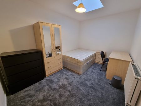 4 Bed Student Accommodation - Photo 3