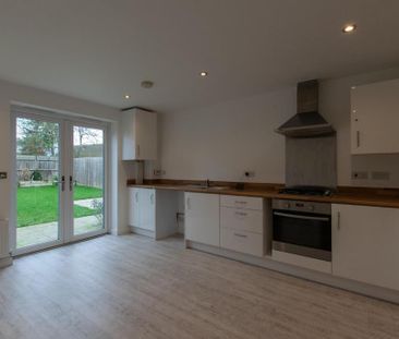 3 bedroom semi-detached house to rent - Photo 6