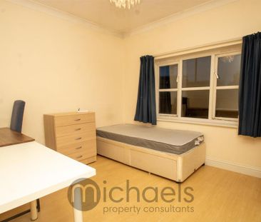 3 bedroom apartment to rent - Photo 5