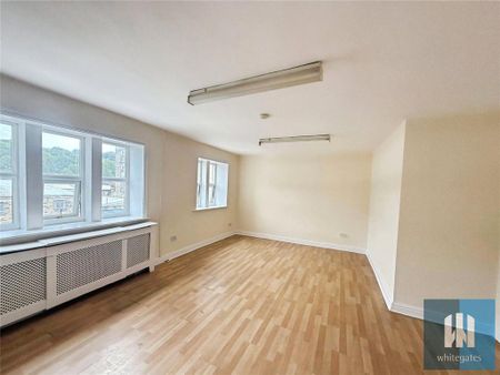 3 bedroom apartment to rent - Photo 3
