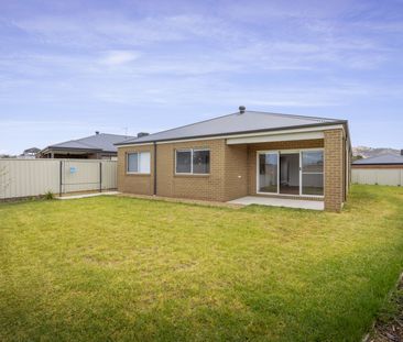 Modern 4-bedroom Family Home In West Wodonga - Photo 6