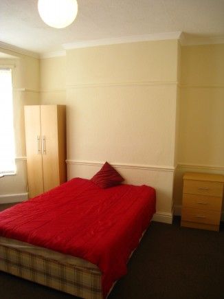 House with 4 Double Bedrooms close to Uni Campuses - Photo 3