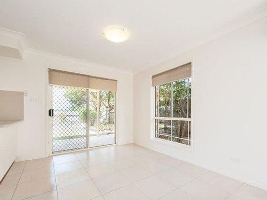 Stunning townhouse - perfect in every way! - Photo 1