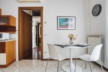 Cozy single room with window in Milan