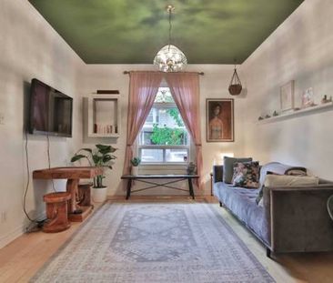 Spacious 1+1 Unit with Private Backyard Leslieville - Photo 4