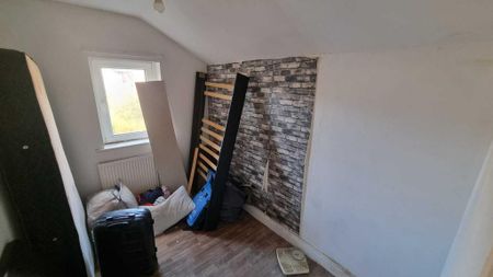 3 bedroom terraced house to rent - Photo 4