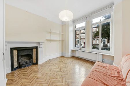 4 bedroom flat in Belsize Park - Photo 4