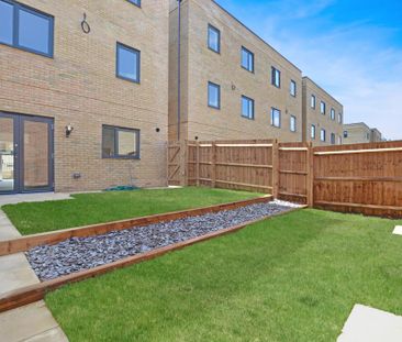 5 bedroom semi-detached house to rent - Photo 3