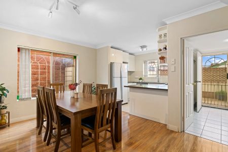 Beautifully presented townhouse in Croydon Park - Photo 3