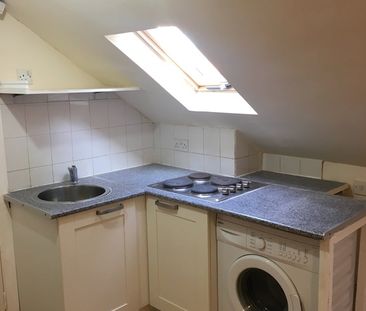 Studio Flat, Woodlands Road, IG1 - Photo 1