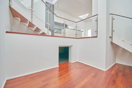 TRAUMHAFTE DG-WOHNUNG MIT BLICK AUF DIE KARLSKIRCHE! - Foto 5