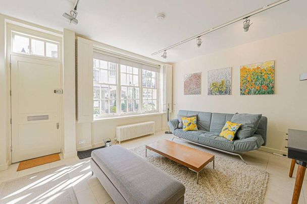 4 bedroom mews to rent - Photo 1