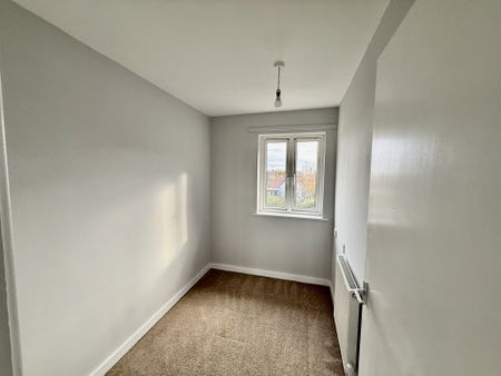 Two storey semi detached home on Selkirk Street, Derby. Offered unfurnished and available now. Features 3 bedrooms 1 bathroom, parking and garden access. Family friendly, EPC TBC. Council Tax Band A. Contact Property Options to view. - Photo 3