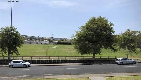 Charming Howick 2BR Home - Photo 4