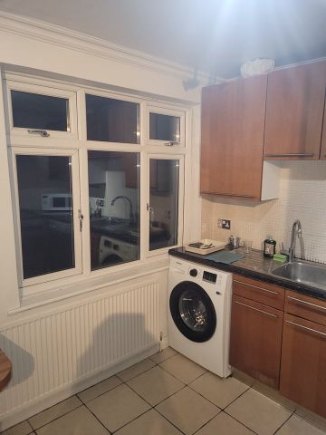 Room in a Shared Flat, Garratt Lane, SW17 - Photo 2