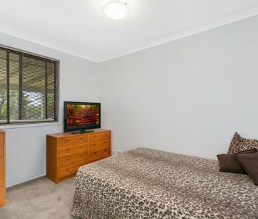 CHARMING 3 BEDROOM HOME CLOSE TO EVERYTHING - Photo 5