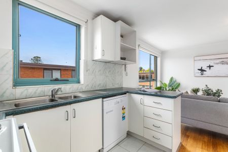 Sun-Drenched Sanctuary in Prime St Kilda West - Photo 2