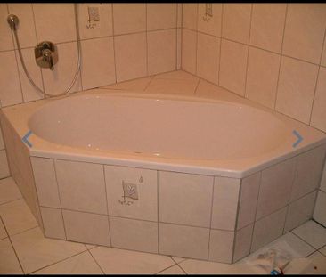 2 Zimmer plus HWR, Badezimmer mit Wanne und Dusche, Terrasse - Photo 3