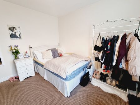 4 Bed Student Accommodation - Photo 4