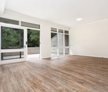 Enjoy the outlook and convenience of this updated townhouse. - Photo 4