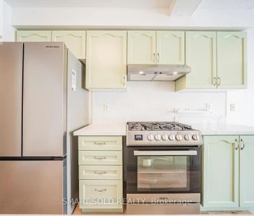 28 TARA CRESCENT - Photo 3