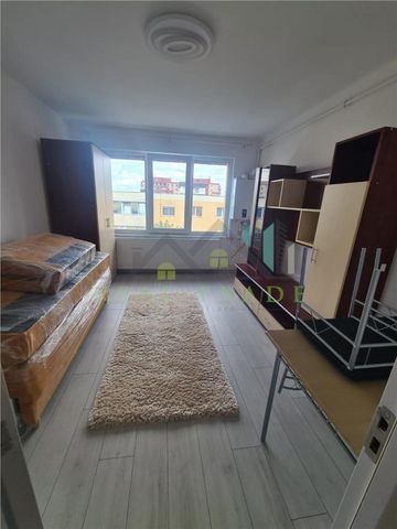 Garsoniera renovata, mobilata si utilata intrare Racadau - Fotografie 2