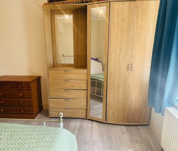 Room in a Shared House, Eastern Avenue, IG4 - Photo 4
