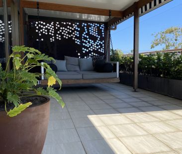 Glamourous rooftop penthouse - Photo 6