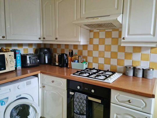 large 2 bed flat in the heart of Winton - Photo 1