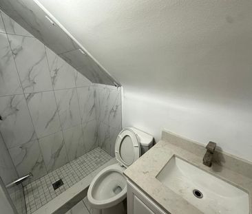 For Lease - 253 Sinclair Avenue, Oshawa, Ontario - Photo 2